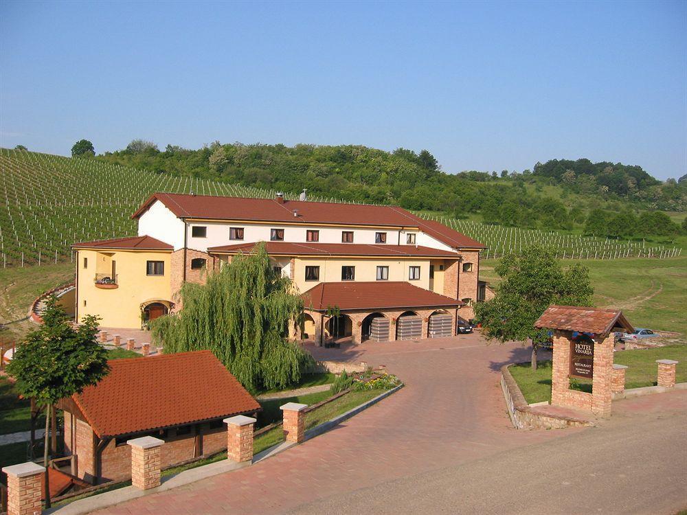 Stupnicki Dvori Winery Hotel Stupnik Brodski Exterior foto