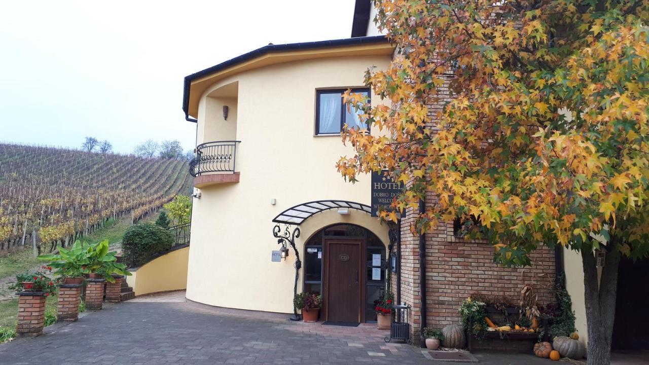 Stupnicki Dvori Winery Hotel Stupnik Brodski Exterior foto